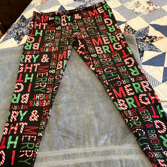 ⭐️ 5/$20 ⭐️ No Boundaries Festive Leggings - Black, Red, Green, White - Picture 2 of 5